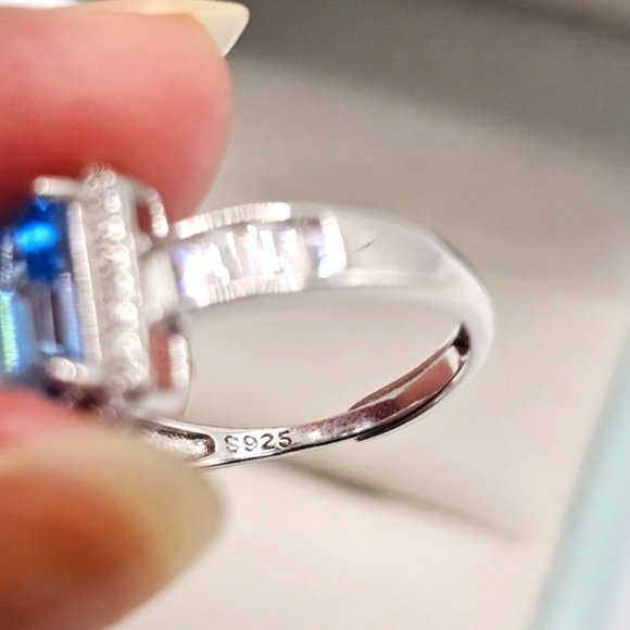 Blue Topaz Ring - Picture 5 of 5